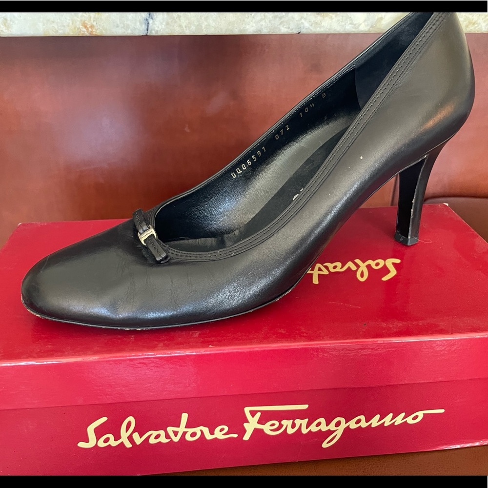 Ferragamo leather Pumps